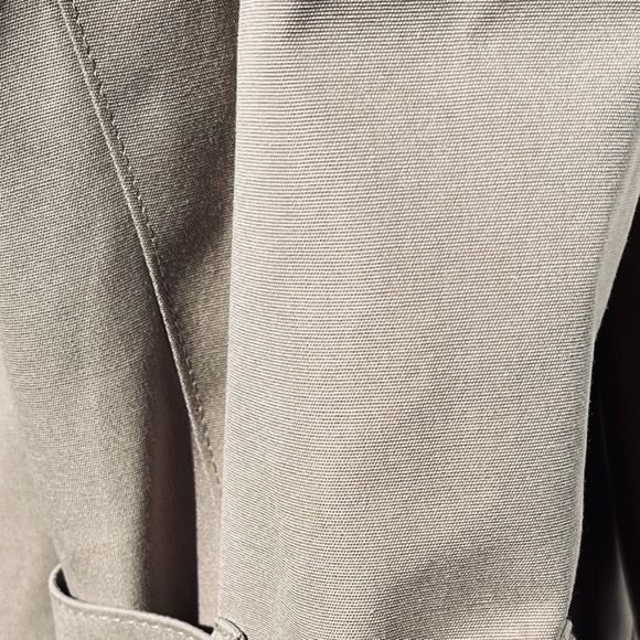 LONDON FOG Women's Trench Coat US 10 reg. Tan color Lined in plaid just in time! - Picture 5 of 10